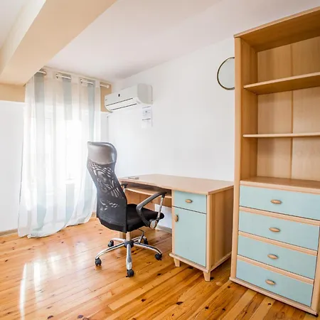 Appartement 2bd In Heart Of Top Location *