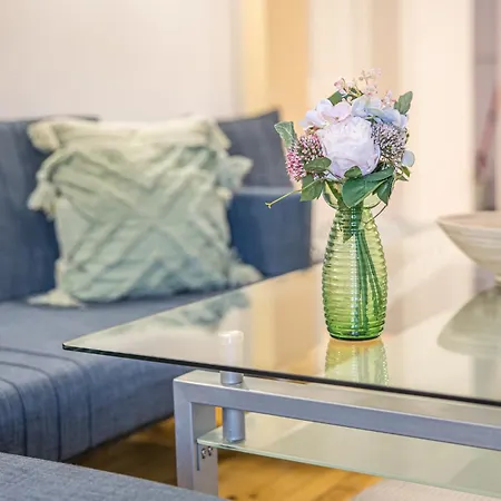 2bd In Heart Of Location 플로브디프