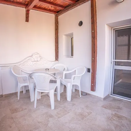 2bd In Heart Of Location