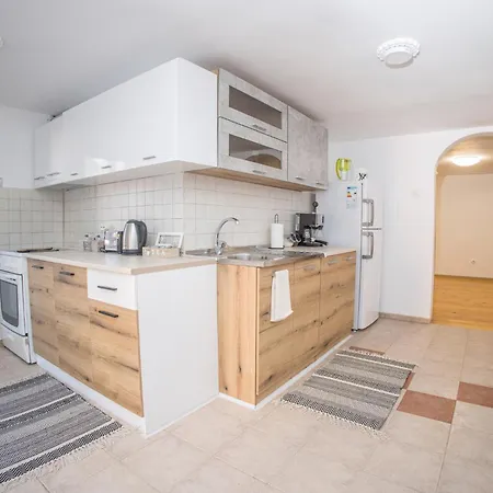 아파트 2bd In Heart Of Location